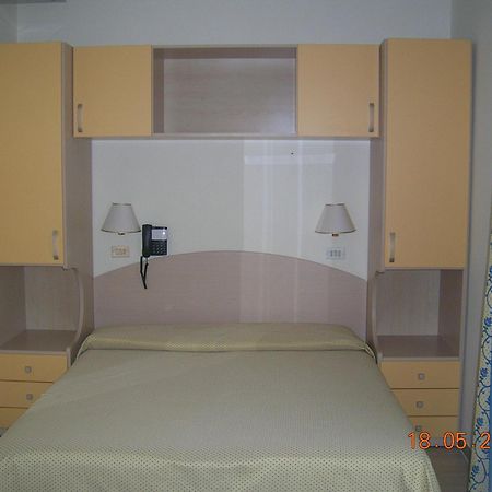 Hotel Ariella Milano Marittima Bagian luar foto