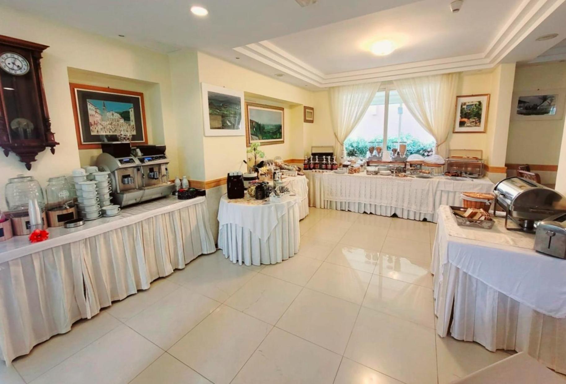 Hotel Ariella Milano Marittima Bagian luar foto