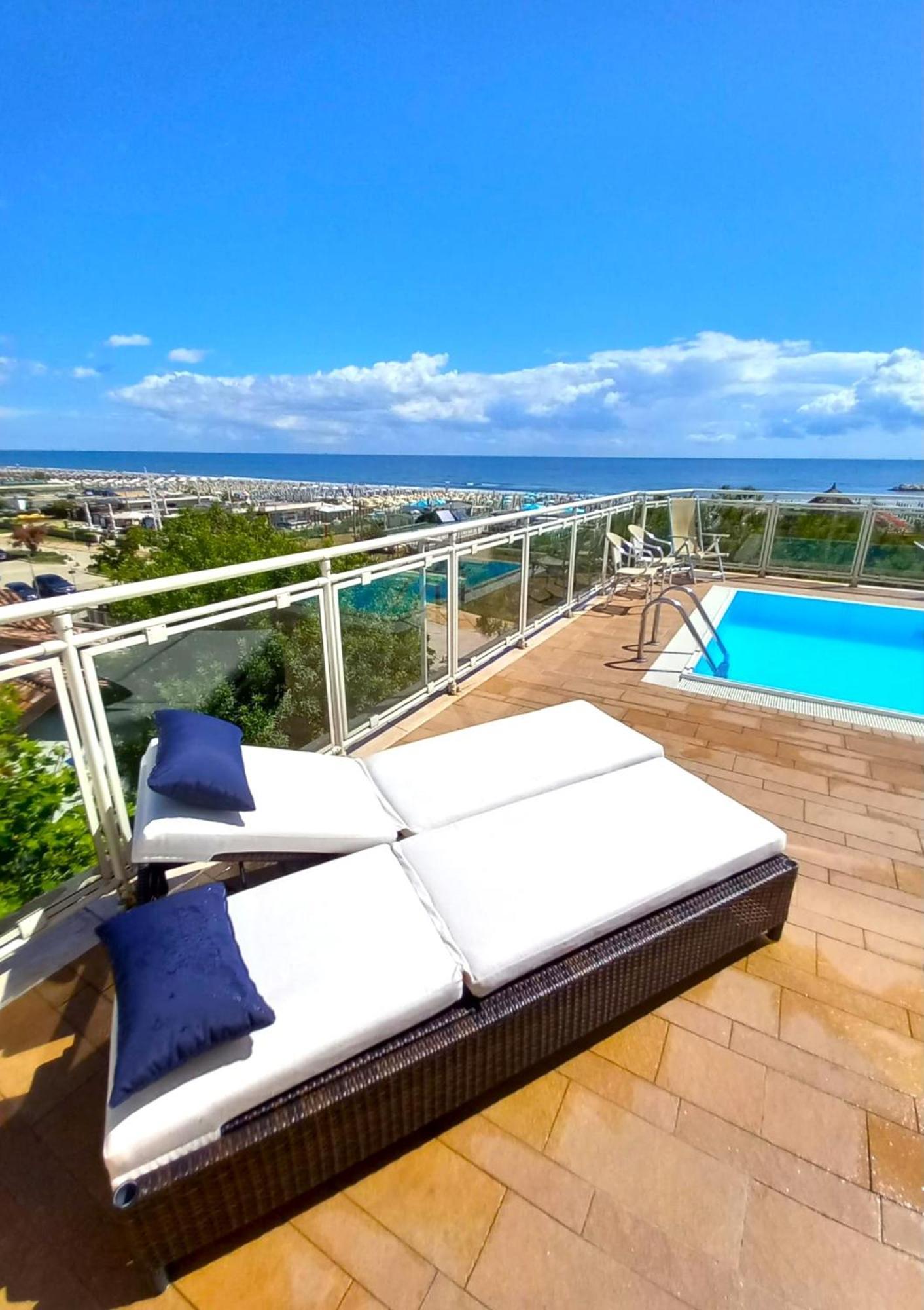 Hotel Ariella Milano Marittima Bagian luar foto