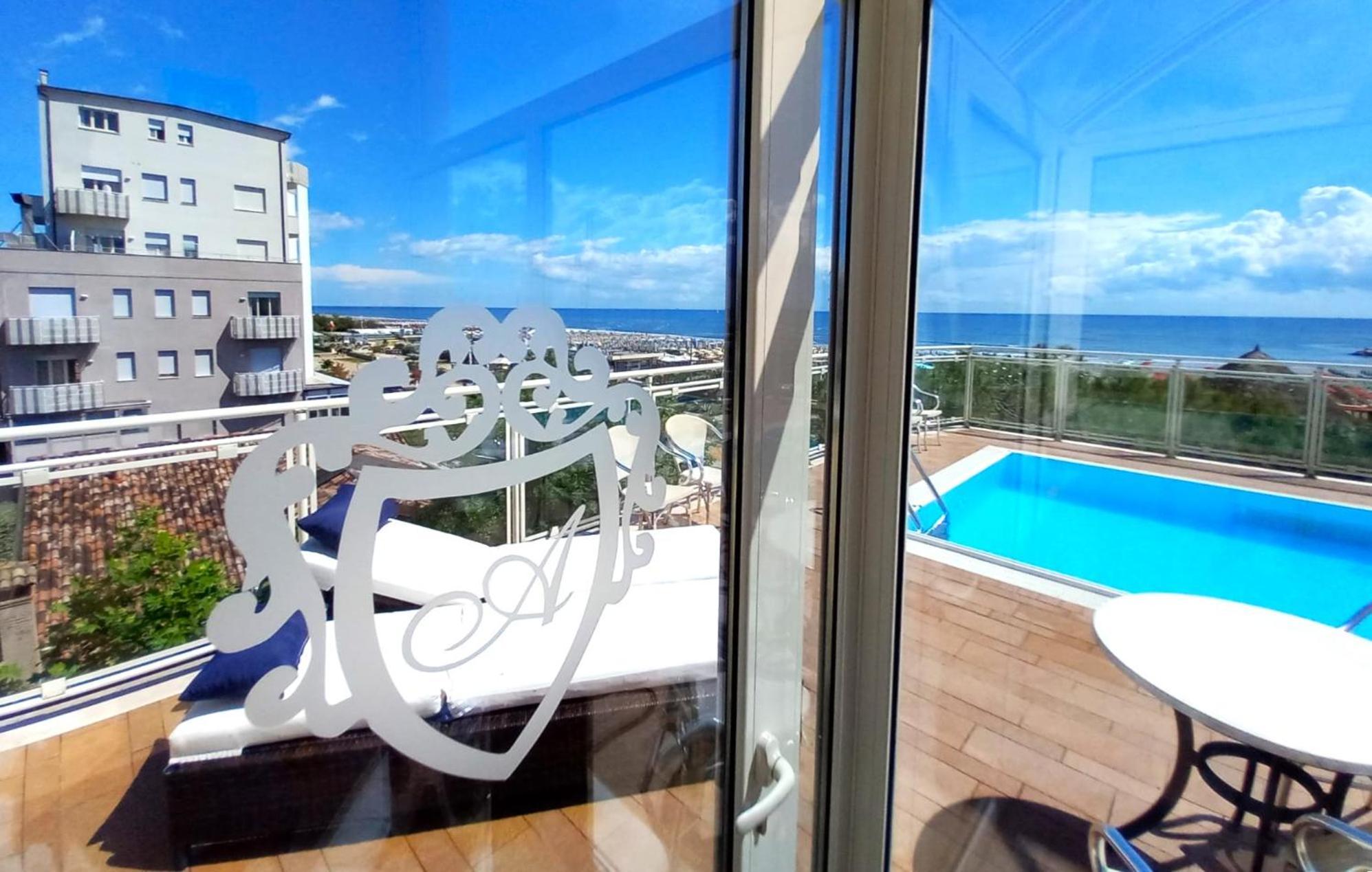 Hotel Ariella Milano Marittima Bagian luar foto