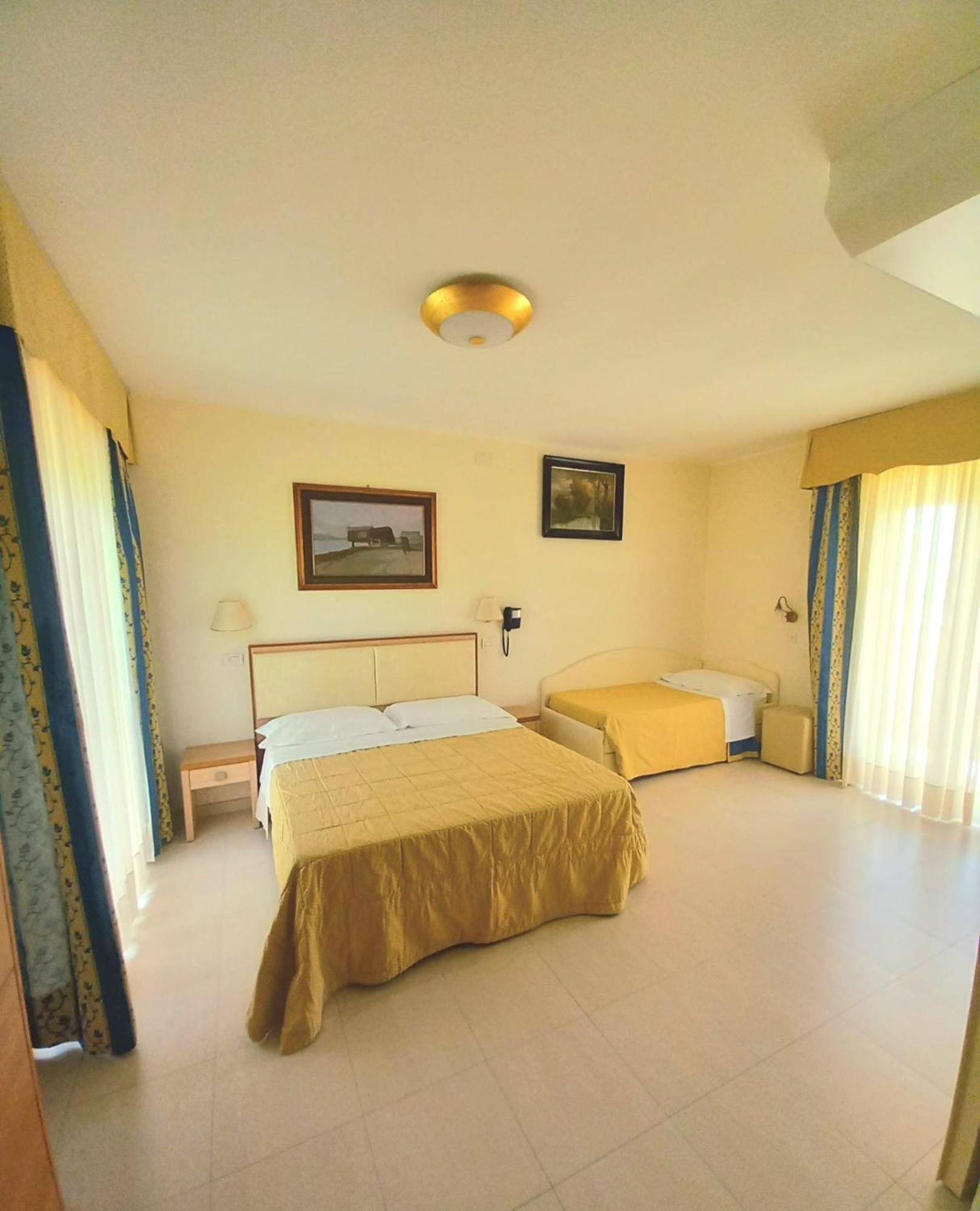 Hotel Ariella Milano Marittima Bagian luar foto