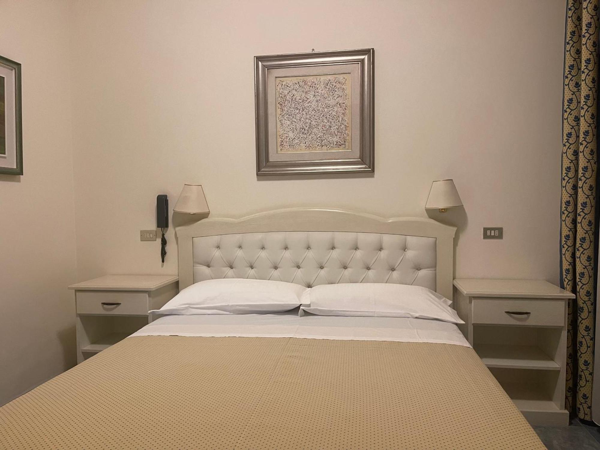 Hotel Ariella Milano Marittima Bagian luar foto
