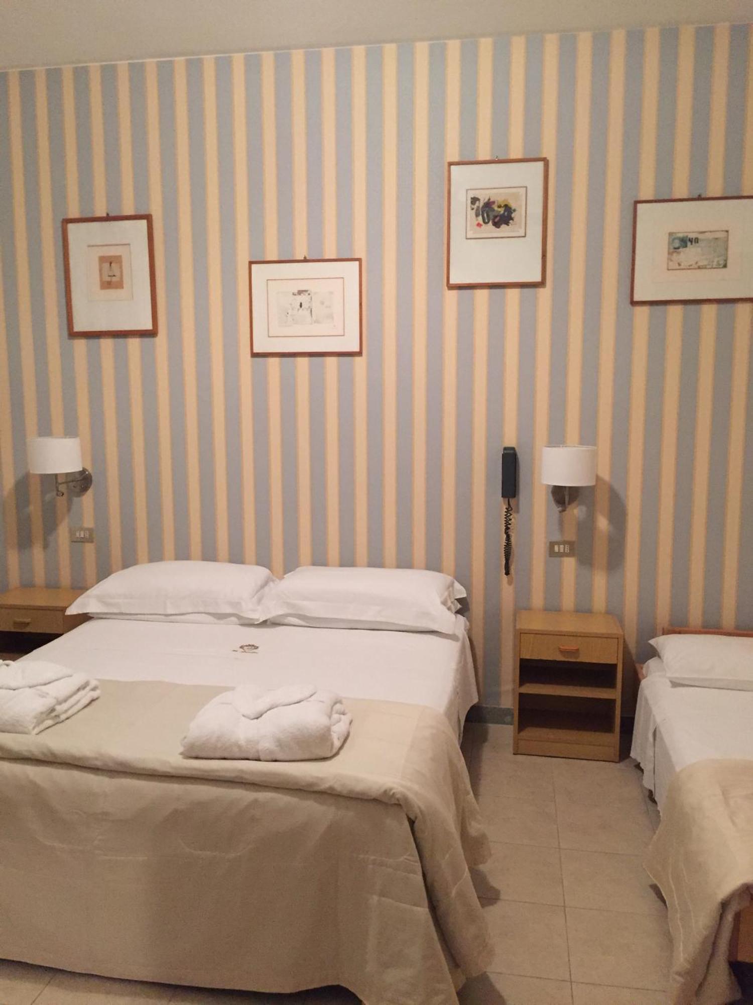 Hotel Ariella Milano Marittima Bagian luar foto