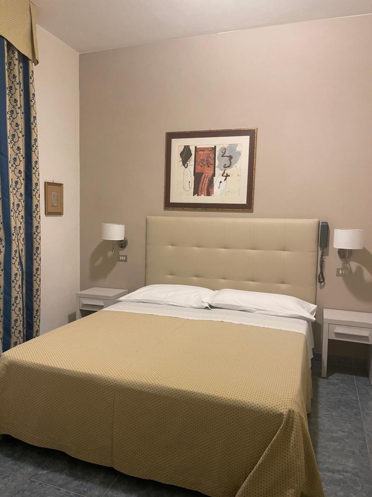 Hotel Ariella Milano Marittima Bagian luar foto