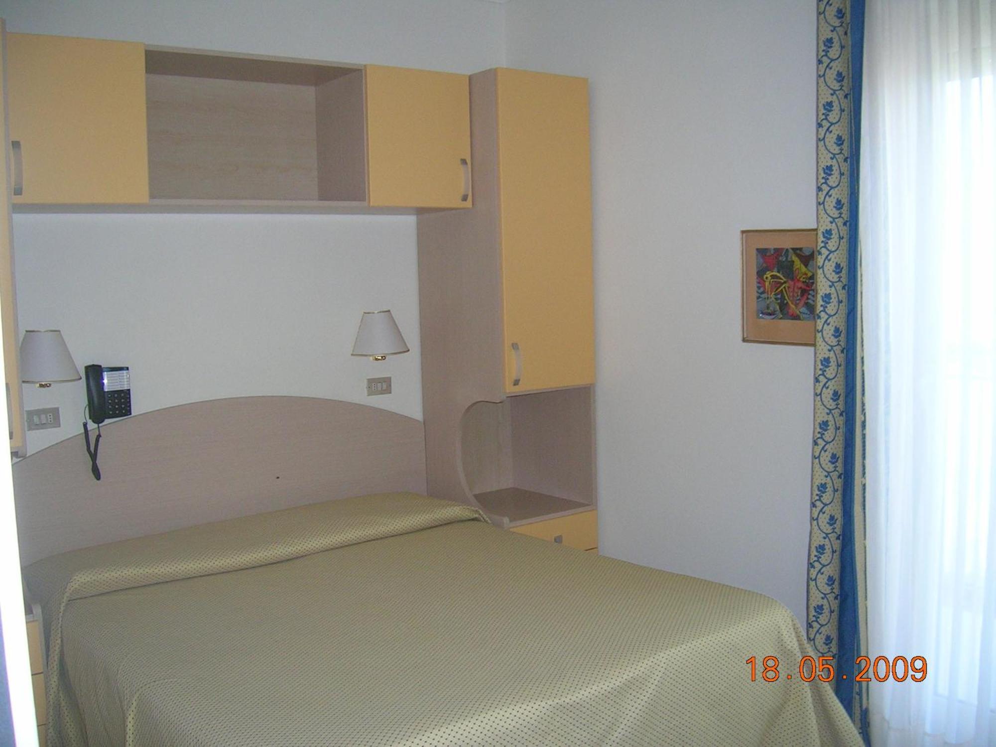 Hotel Ariella Milano Marittima Bagian luar foto