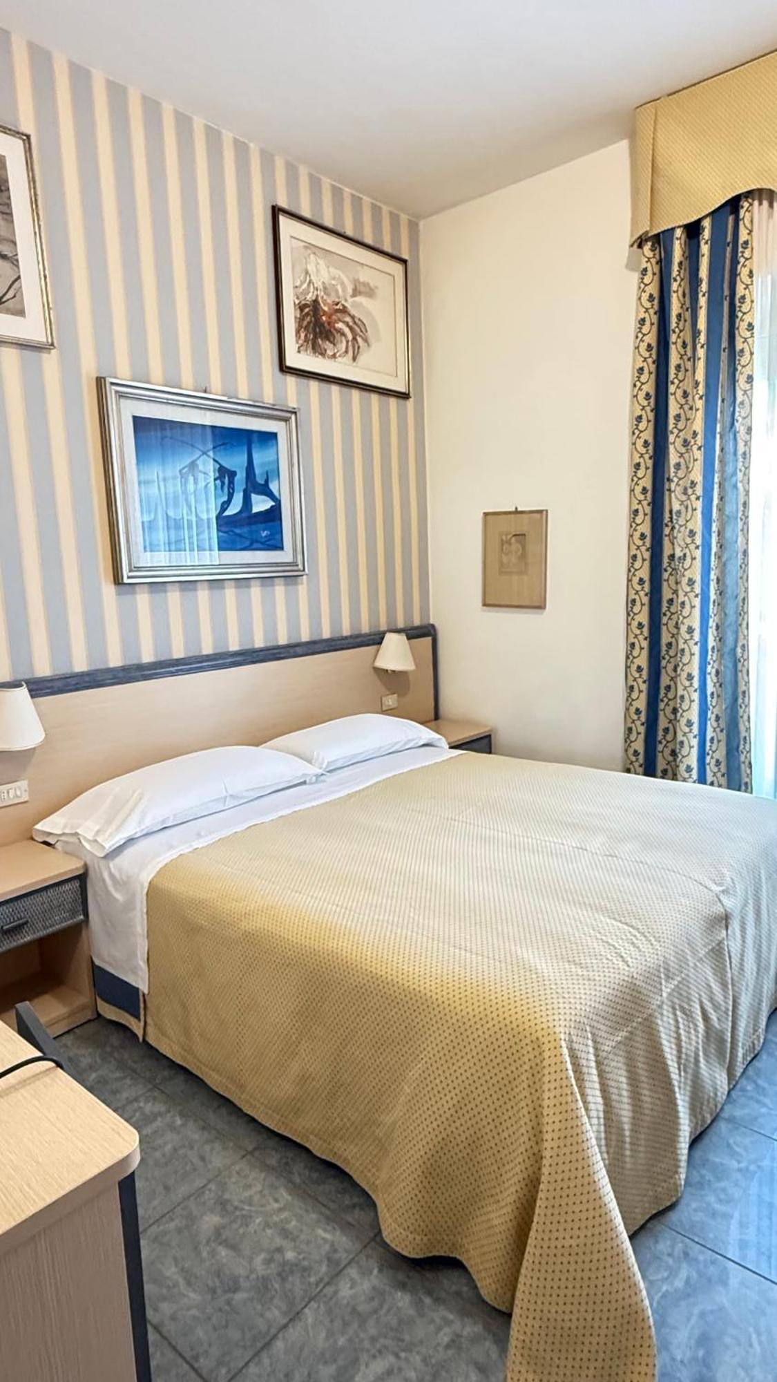 Hotel Ariella Milano Marittima Bagian luar foto