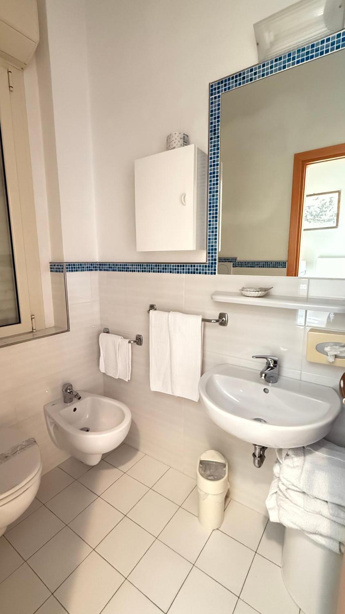 Hotel Ariella Milano Marittima Bagian luar foto