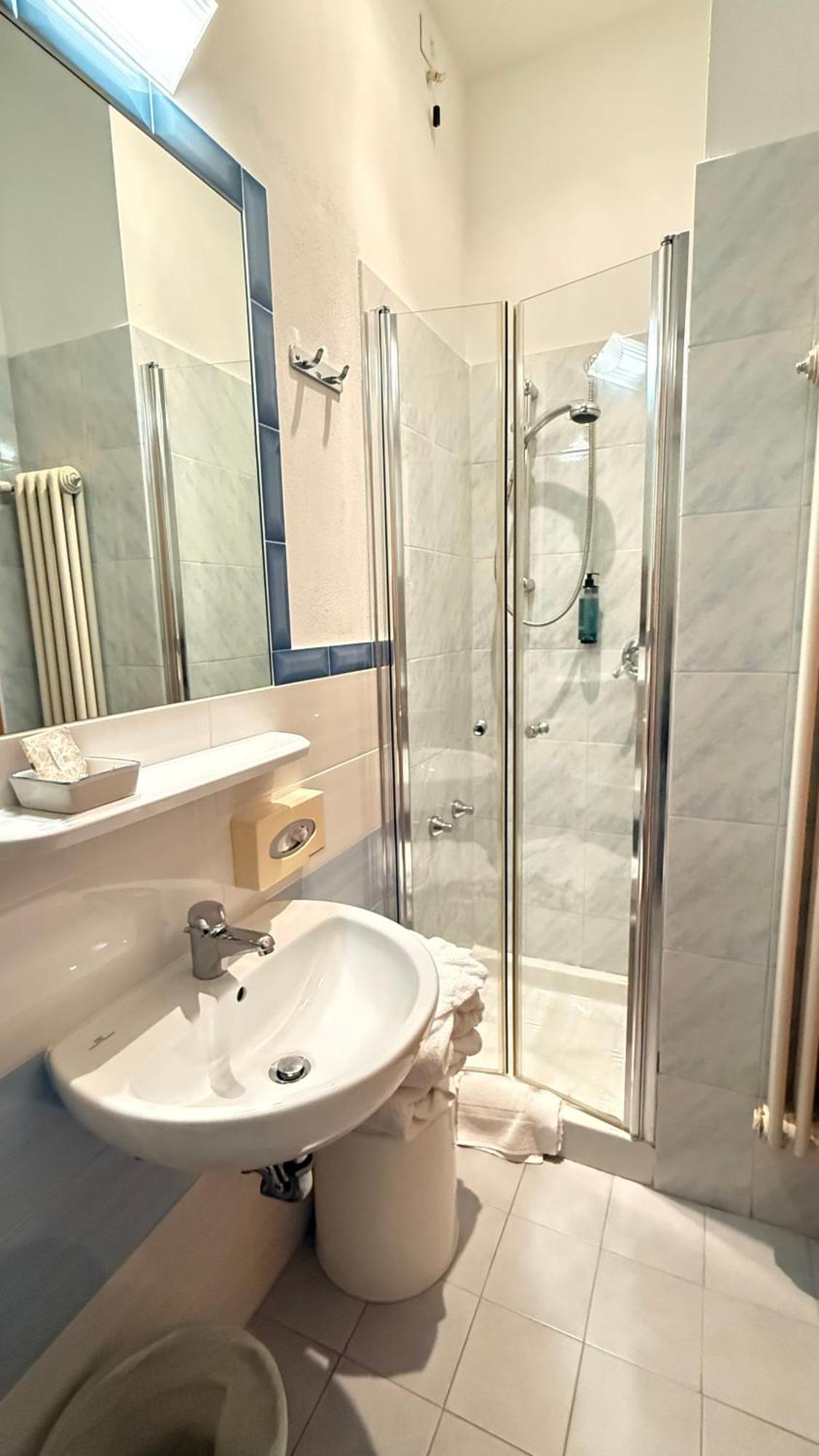 Hotel Ariella Milano Marittima Bagian luar foto