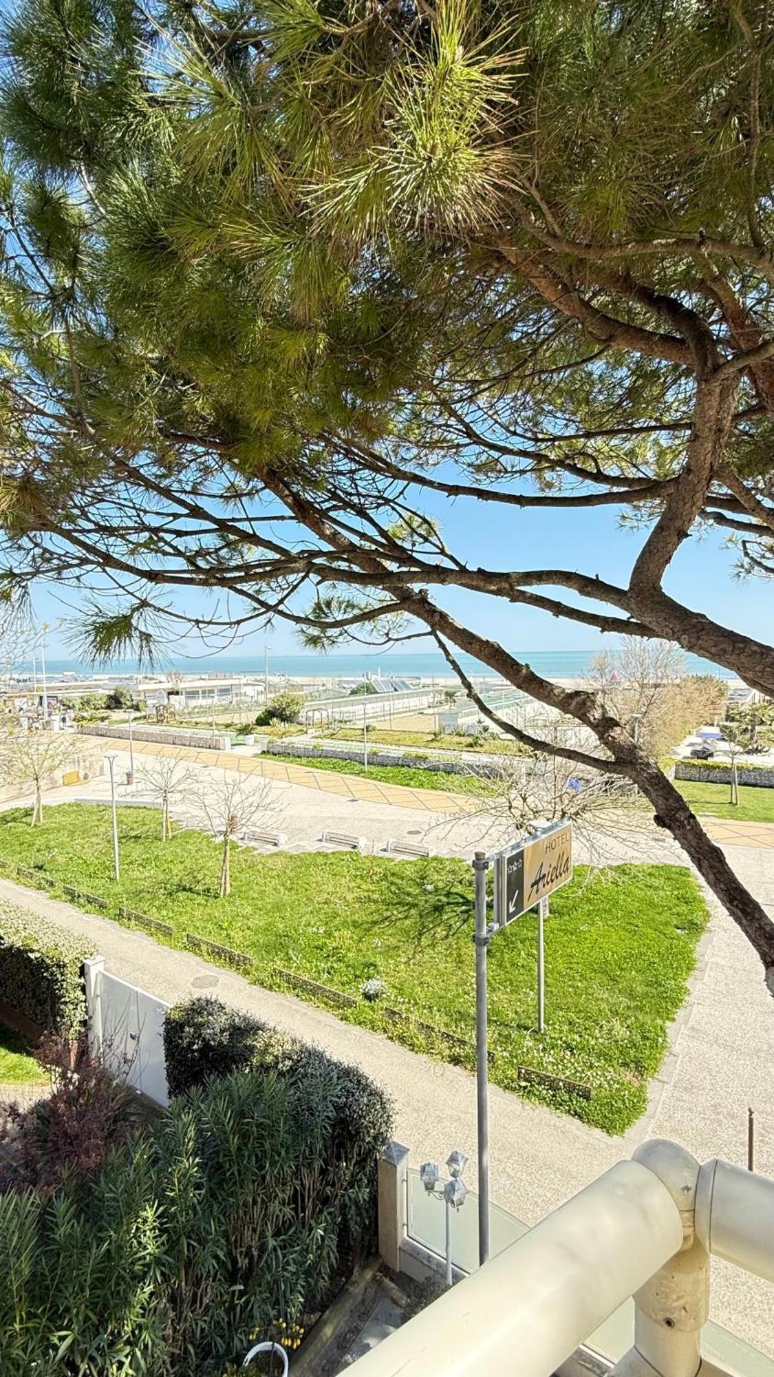 Hotel Ariella Milano Marittima Bagian luar foto