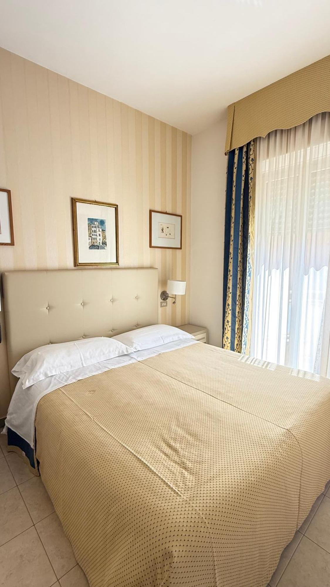 Hotel Ariella Milano Marittima Bagian luar foto