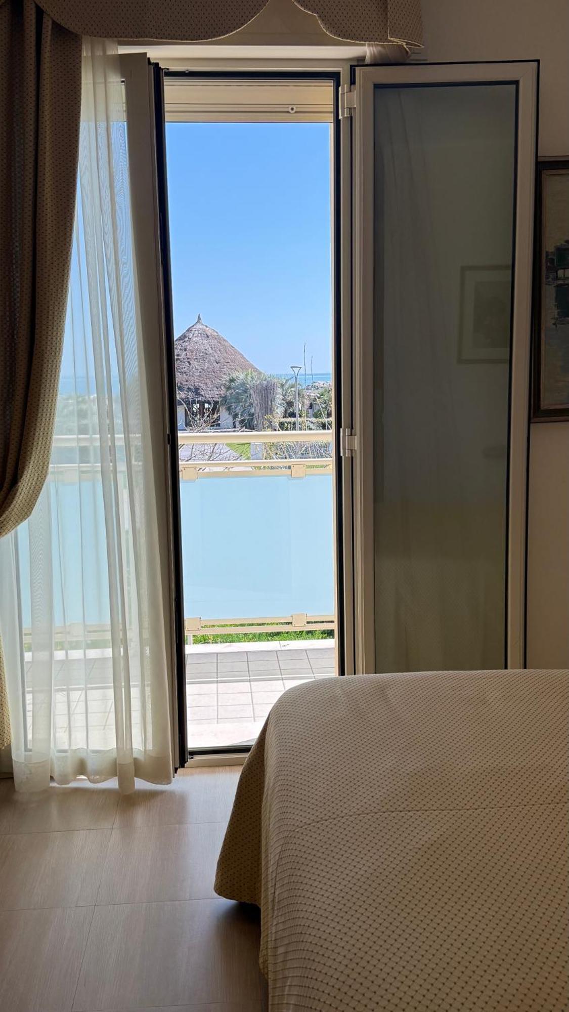 Hotel Ariella Milano Marittima Bagian luar foto