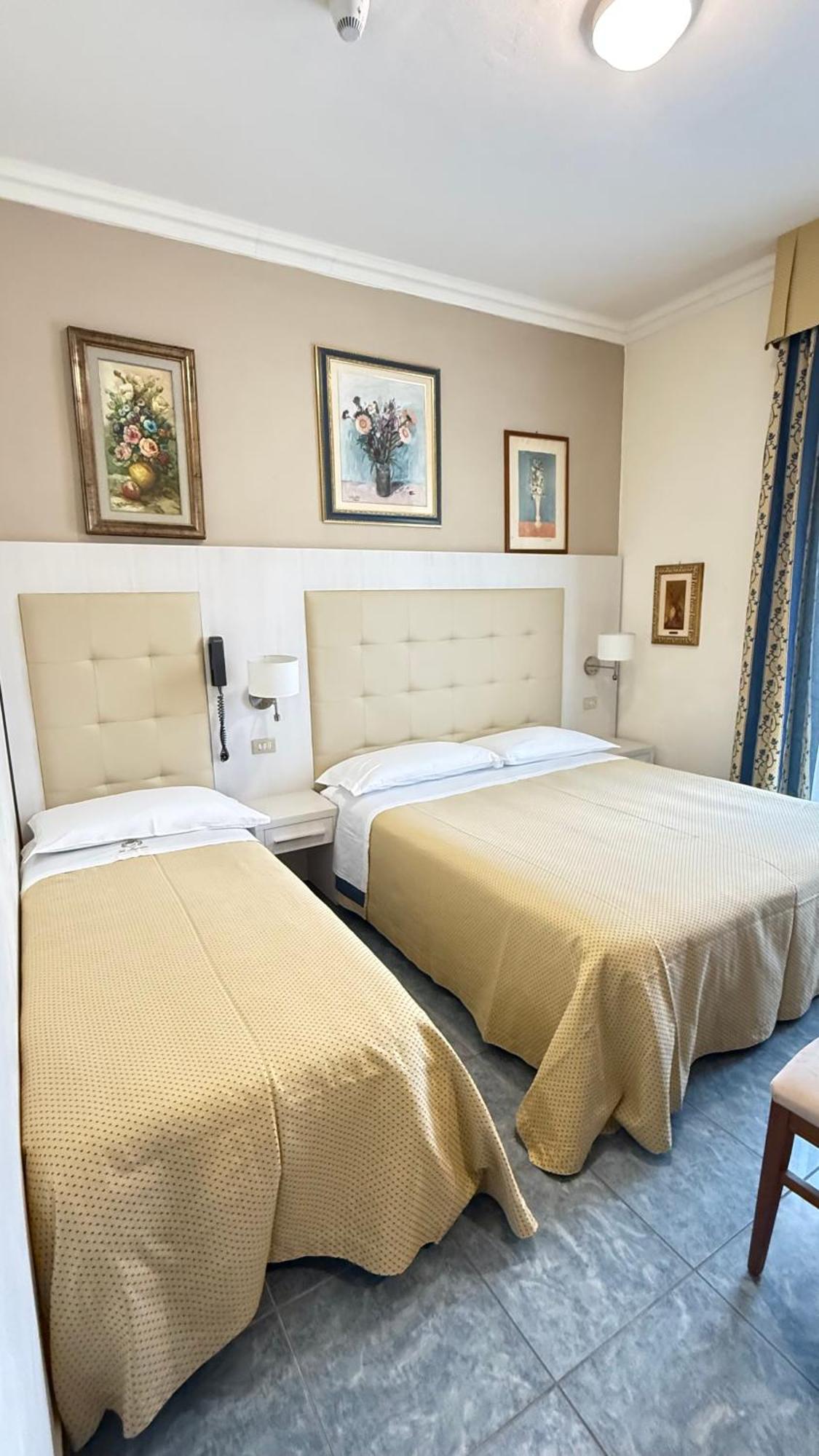 Hotel Ariella Milano Marittima Bagian luar foto