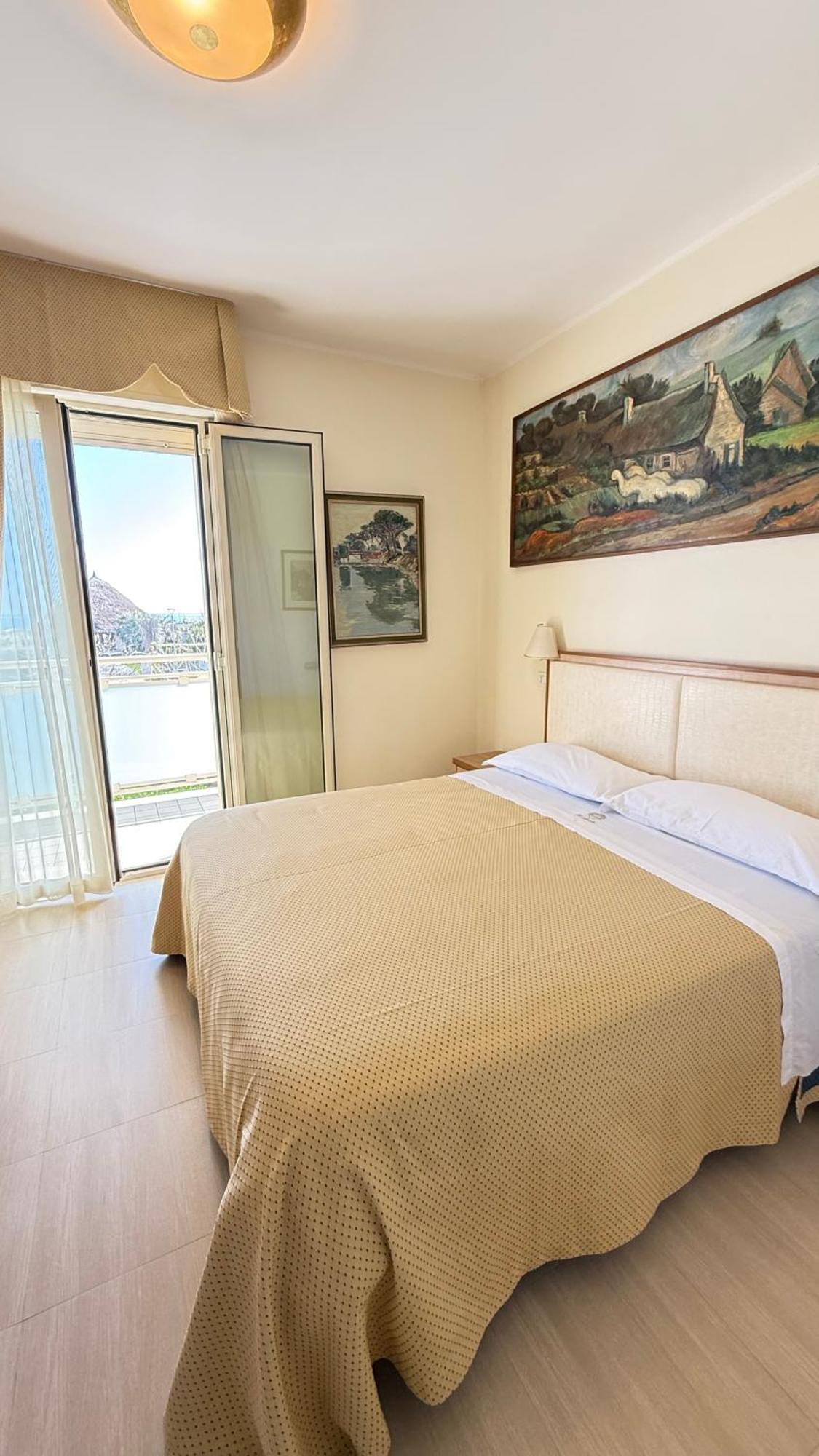 Hotel Ariella Milano Marittima Bagian luar foto