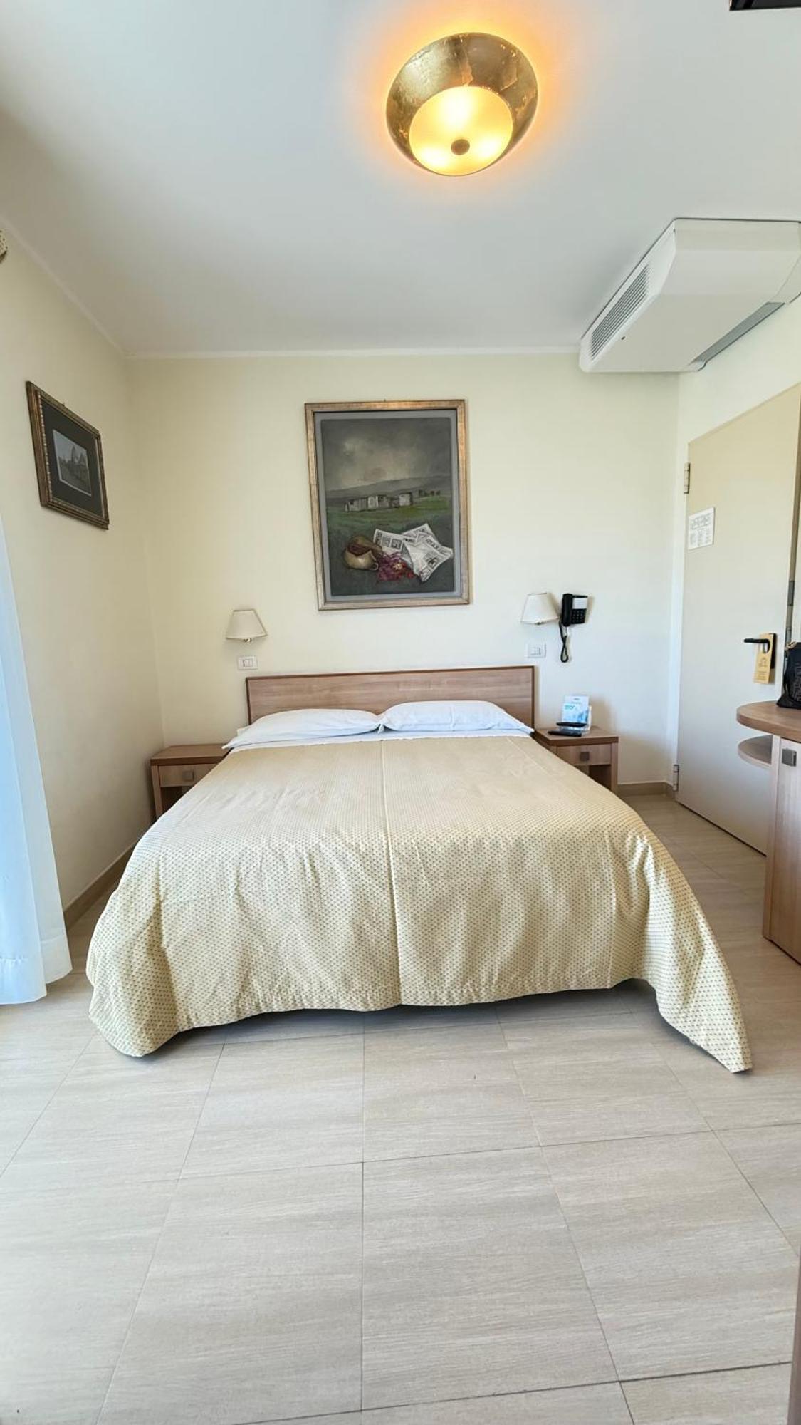 Hotel Ariella Milano Marittima Bagian luar foto