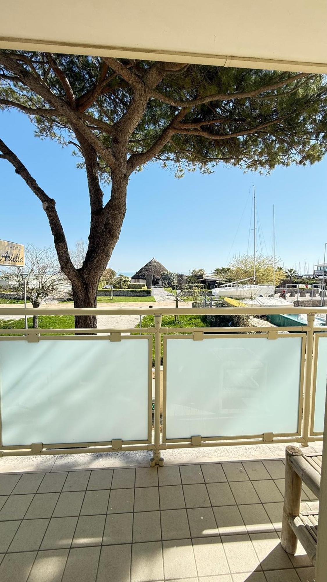 Hotel Ariella Milano Marittima Bagian luar foto
